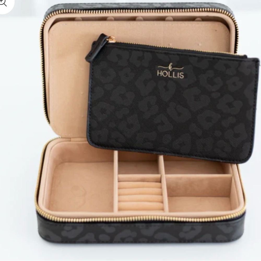 NWT Hollis black leopard jewelry case